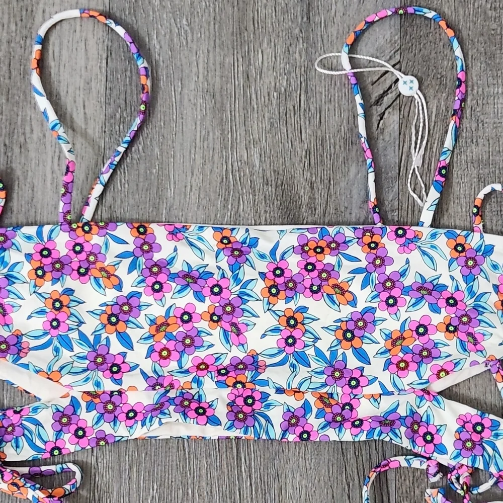 New!Frankie's Bikinis Flower Farm‎ Bikini Top